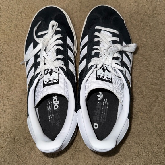 Shoes - Picture 3 of 10